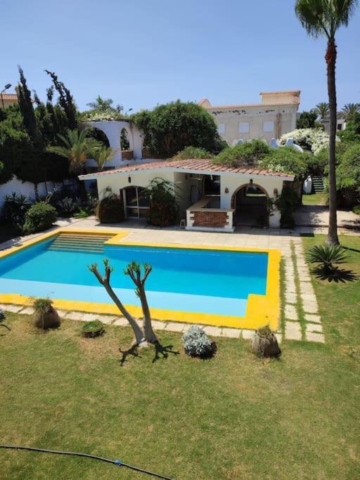 Lovely Spacious Five Bedroom Villa With A Pool Alexandria Exterior photo